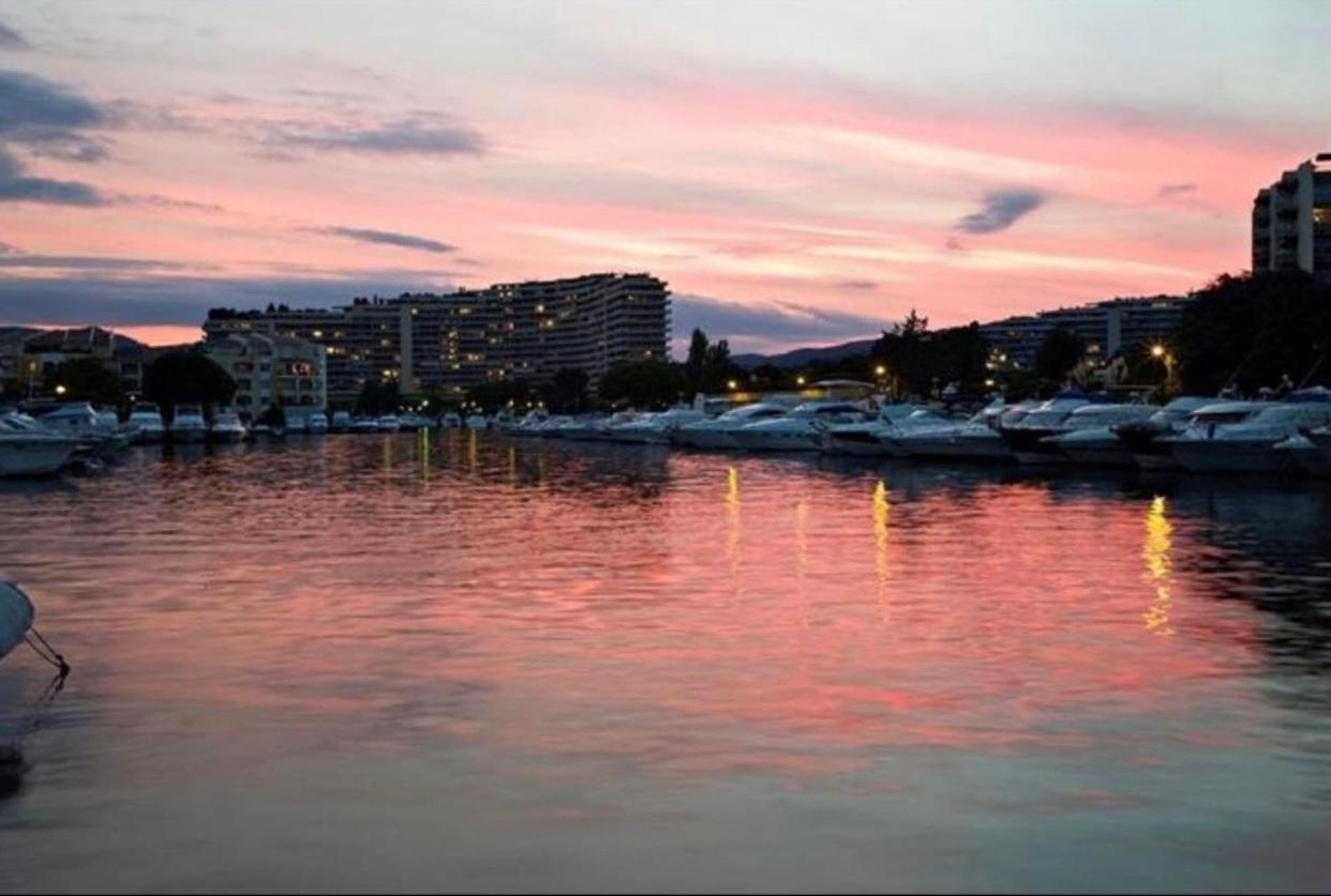 Luxury 3 Piece Garden Apartment In Cannes Marina มองเดอลิเยอลานาปูล ภายนอก รูปภาพ